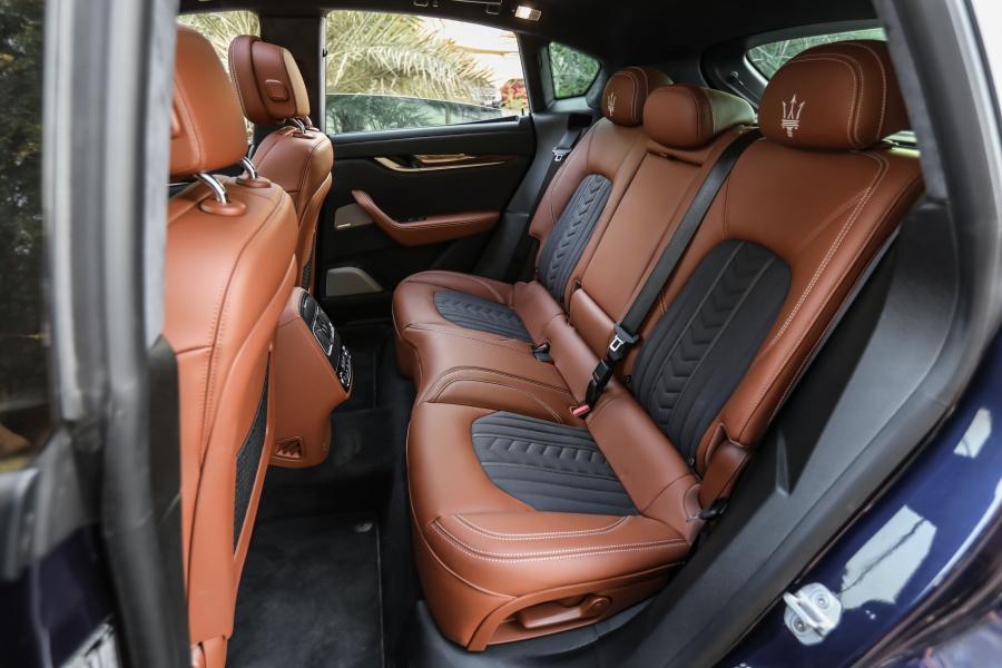 Интерьер Maserati Levante S Q4 GranLusso 2017 года  (WW) (фото 31 из 47)